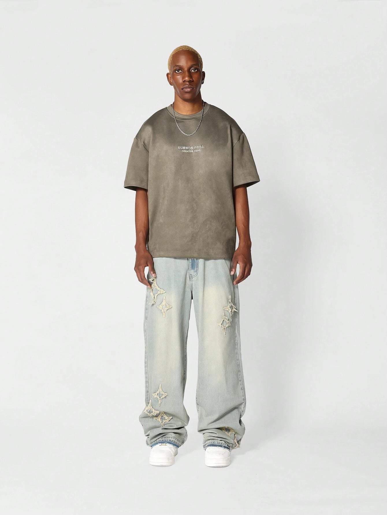 Calça Denim Solto com Aplicação Stars