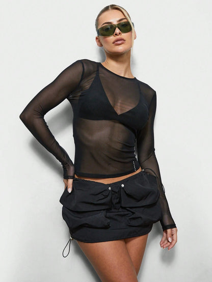 Camiseta Ajustada de Mangas Longas e Gola Redonda em Tela