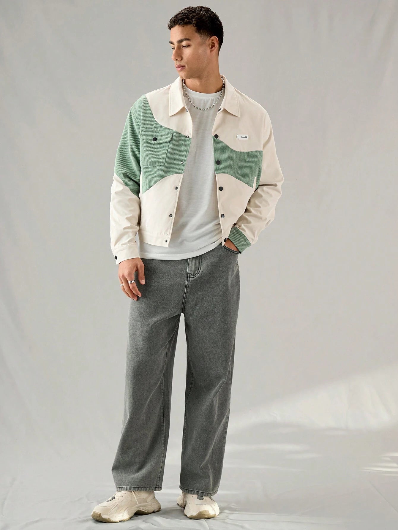 Jaqueta UrbanChill de Corte Folgado em Veludo Cotelê