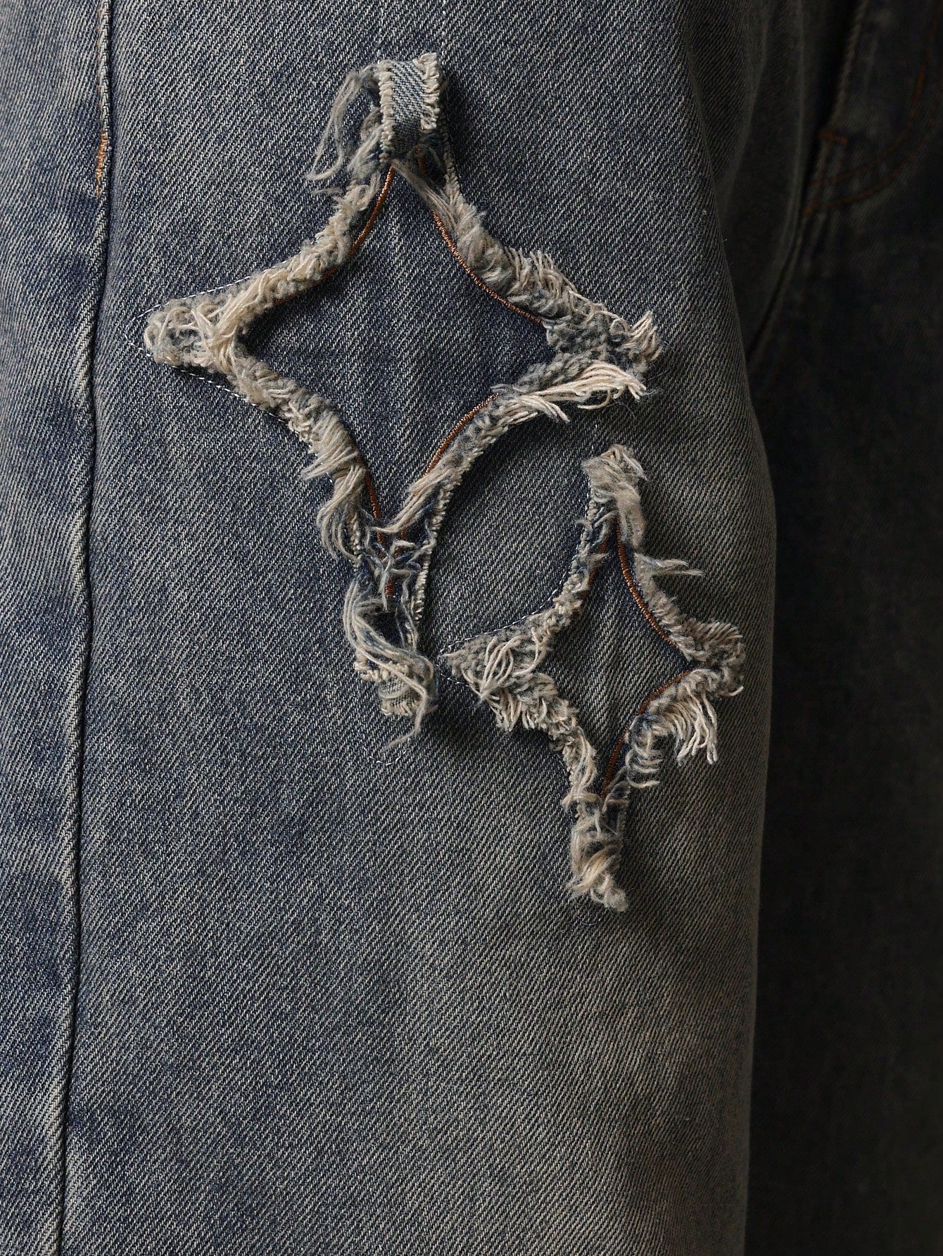 Calça Denim Solto com Aplicação Stars