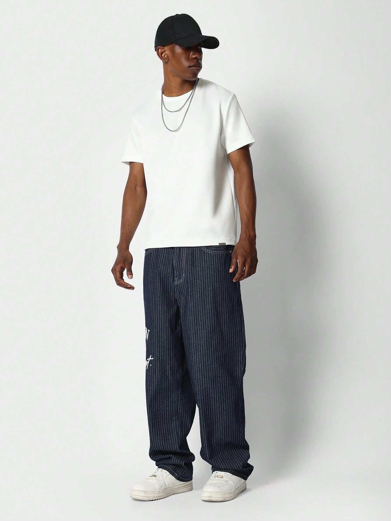 Calça Denim reta com bordado