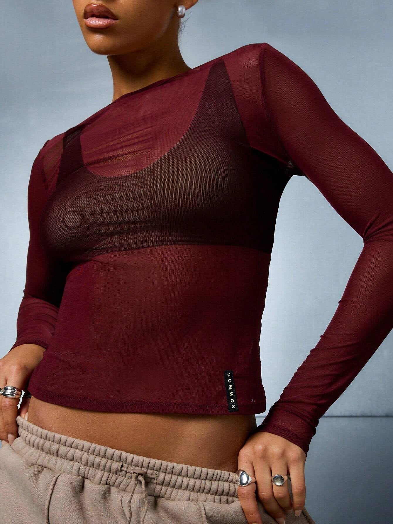 Camiseta Ajustada de Mangas Longas e Gola Redonda em Tela