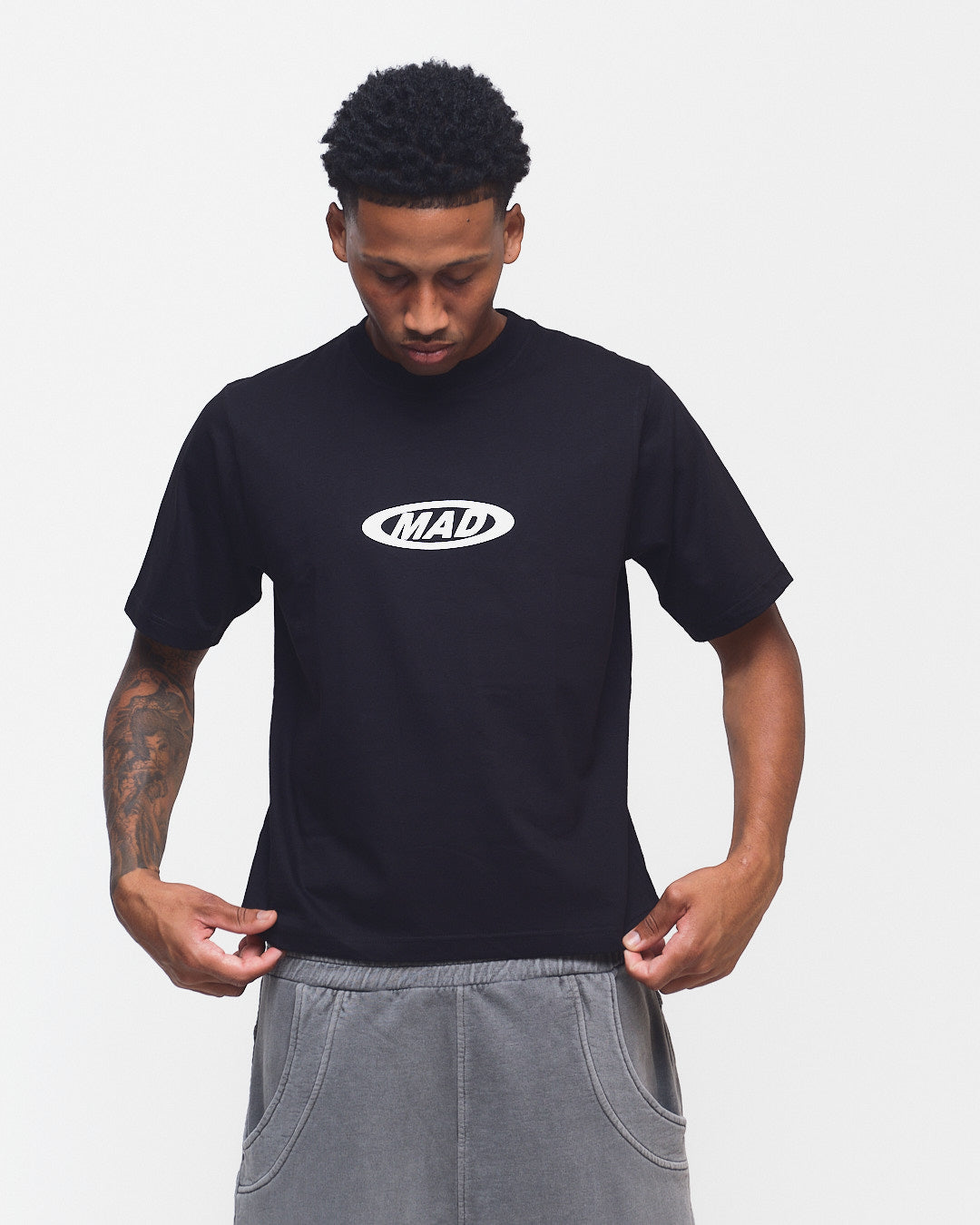 CAMISETA MAD LOGO PRETA